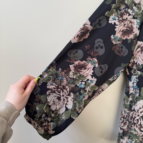 Torrid (NWT) Floral skull crepe sweetheart peplum long sleeve blouse top - Picture 3 of 5